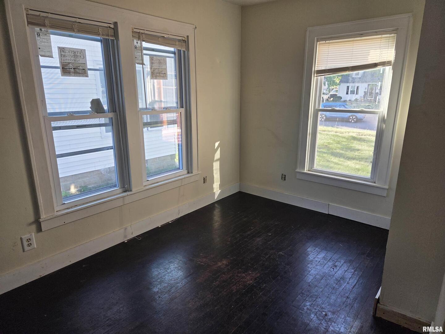 633 Oak Street Carmi, IL 62821 - Photo 7 of 11 an empty room with wooden floor and windows