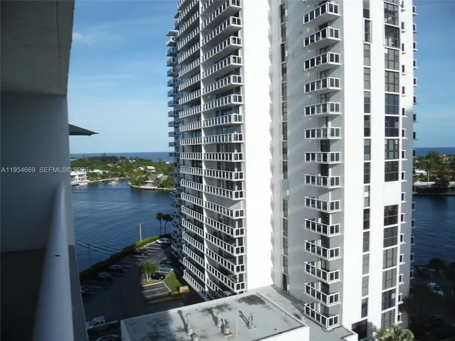 $2,950 | 20505 East Country Club Drive, Unit 1135, Aventura, FL 33180