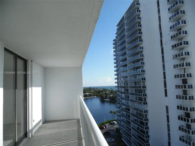 $2,950 | 20505 East Country Club Drive, Unit 1135, Aventura, FL 33180