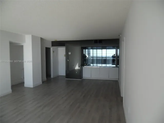 $2,950 | 20505 East Country Club Drive, Unit 1135, Aventura, FL 33180