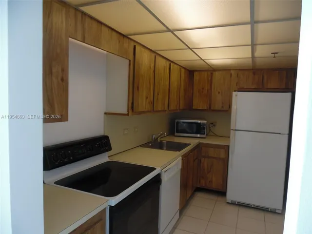 $2,950 | 20505 East Country Club Drive, Unit 1135, Aventura, FL 33180