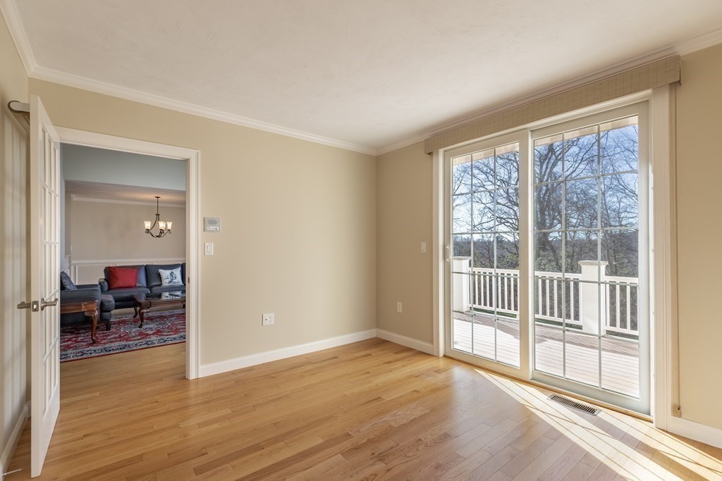 22 English Commons: 12 Boston Street, Unit 22 Topsfield, MA 01983 - Photo 16 of 41 a view of a room with wooden floor and a window