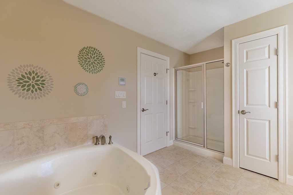 22 English Commons: 12 Boston Street, Unit 22 Topsfield, MA 01983 - Photo 28 of 41 a bathroom with a bathtub and a shower