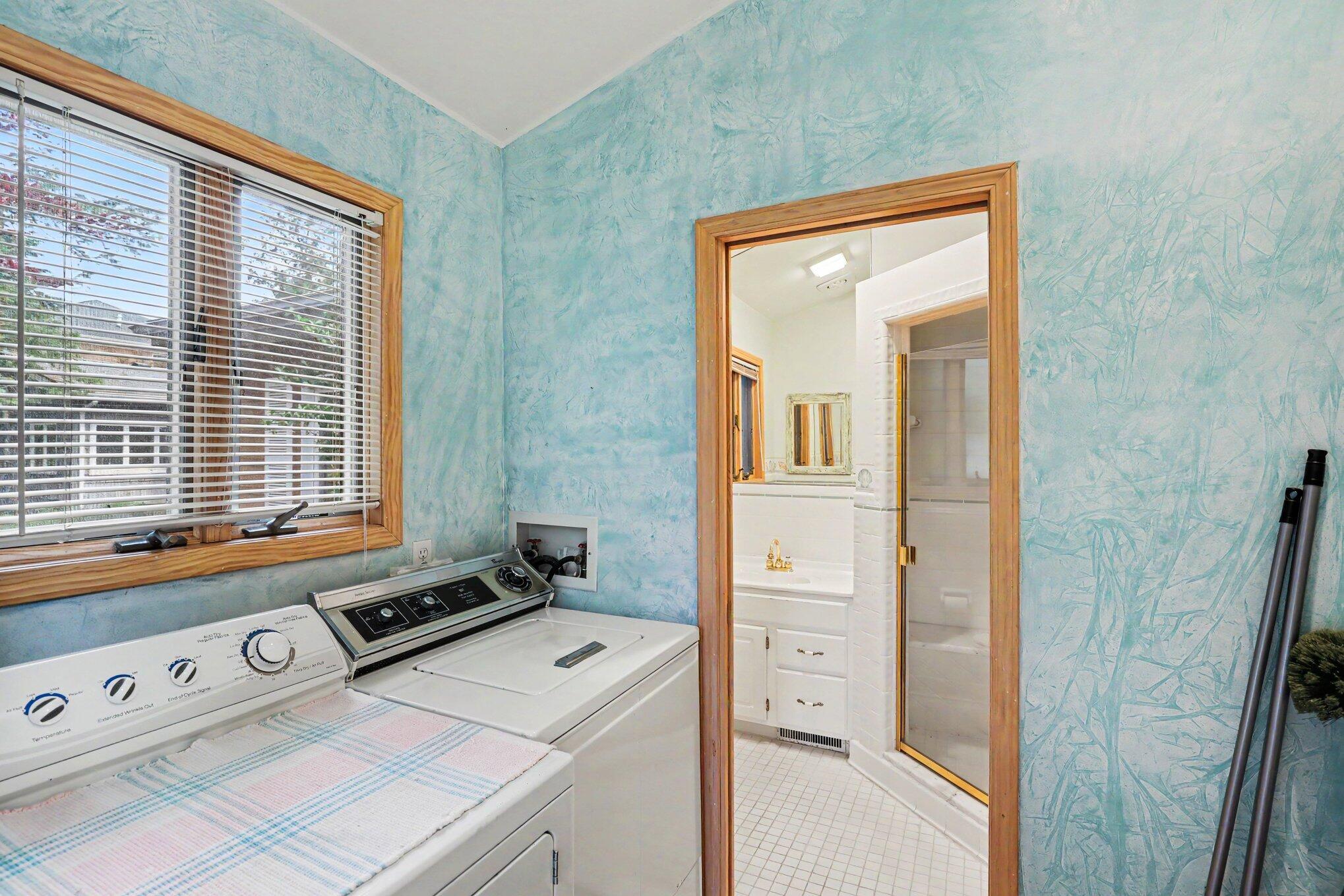 6458 Lakeshore Road Fort Gratiot, MI 48059 - Photo 9 of 36 023_file_5593