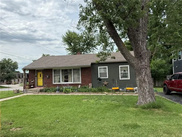 $350,000 | 4630 West 60th Street, Fairway, KS 66205