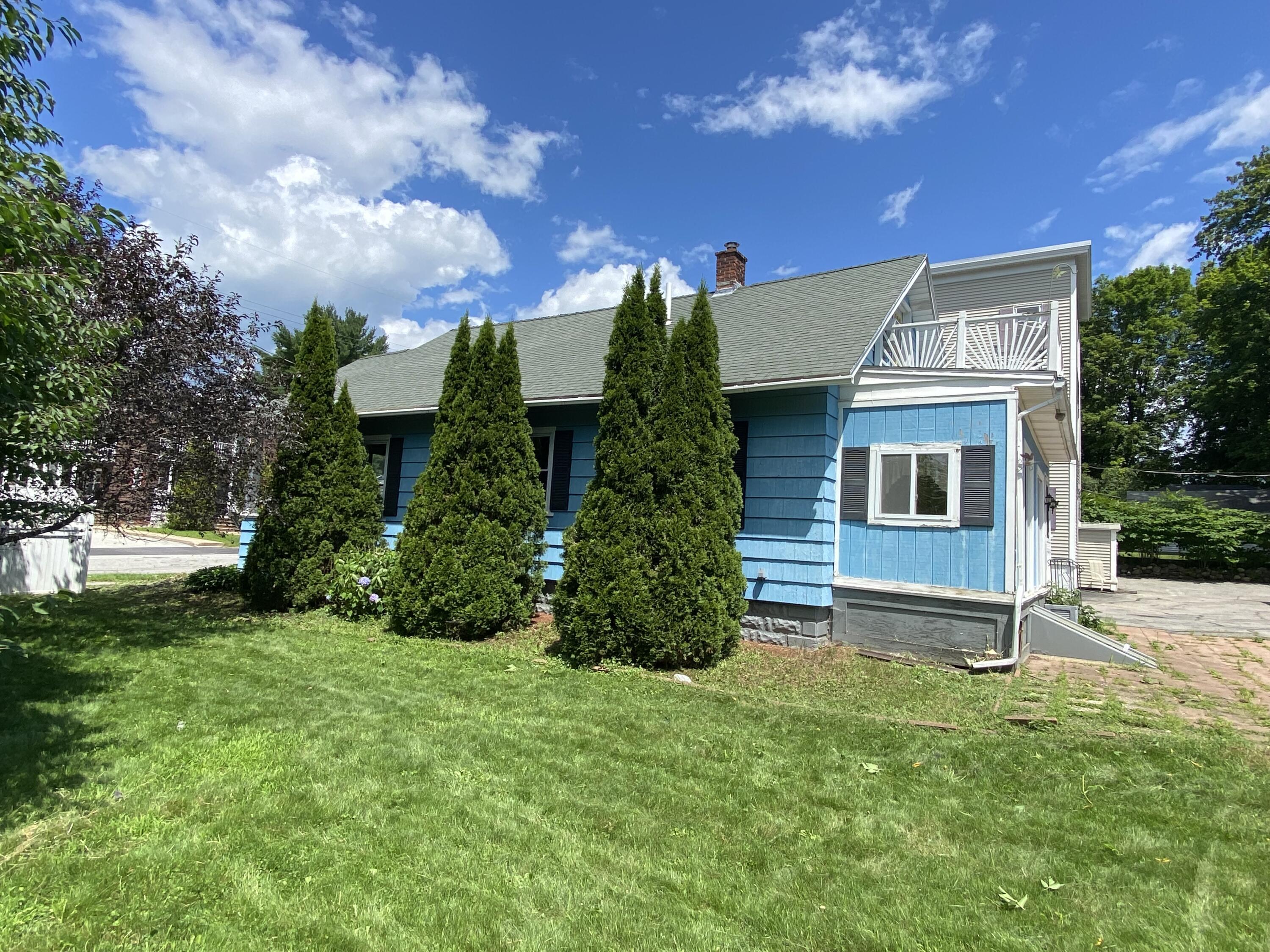 121 Rosedale Street Lewiston, ME 04240 - Photo 3 of 24 IMG_2804