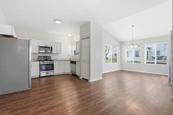 $2,900 | 2647 Pecos Circle, Montgomery, IL 60538