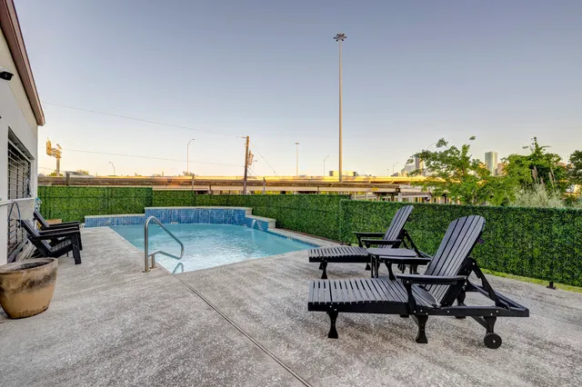 $345,000 | 102 Quitman Street, Unit 207, Houston, TX 77009