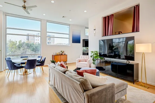 $345,000 | 102 Quitman Street, Unit 207, Houston, TX 77009