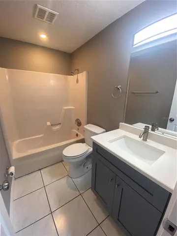 $2,400 | 3405 West Sligh Avenue, Tampa, FL 33614