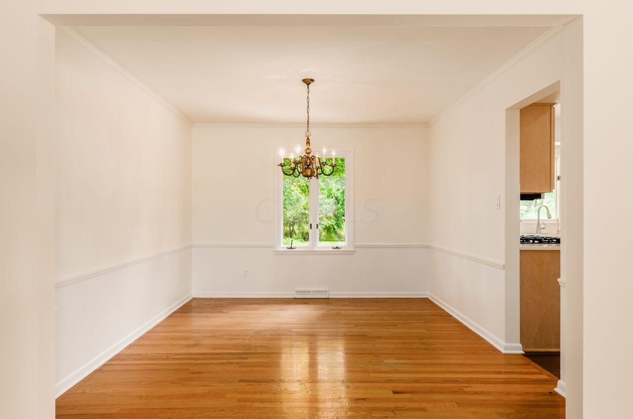 293 Weydon Road Columbus, OH 43085 - Photo 9 of 54 Dining Room