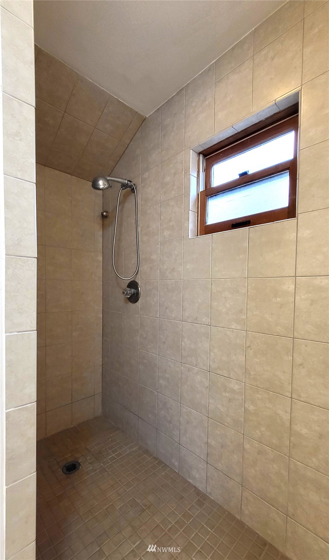 1040 Spath Road Sequim, WA 98382 - Photo 26 of 34 a bathroom with a shower