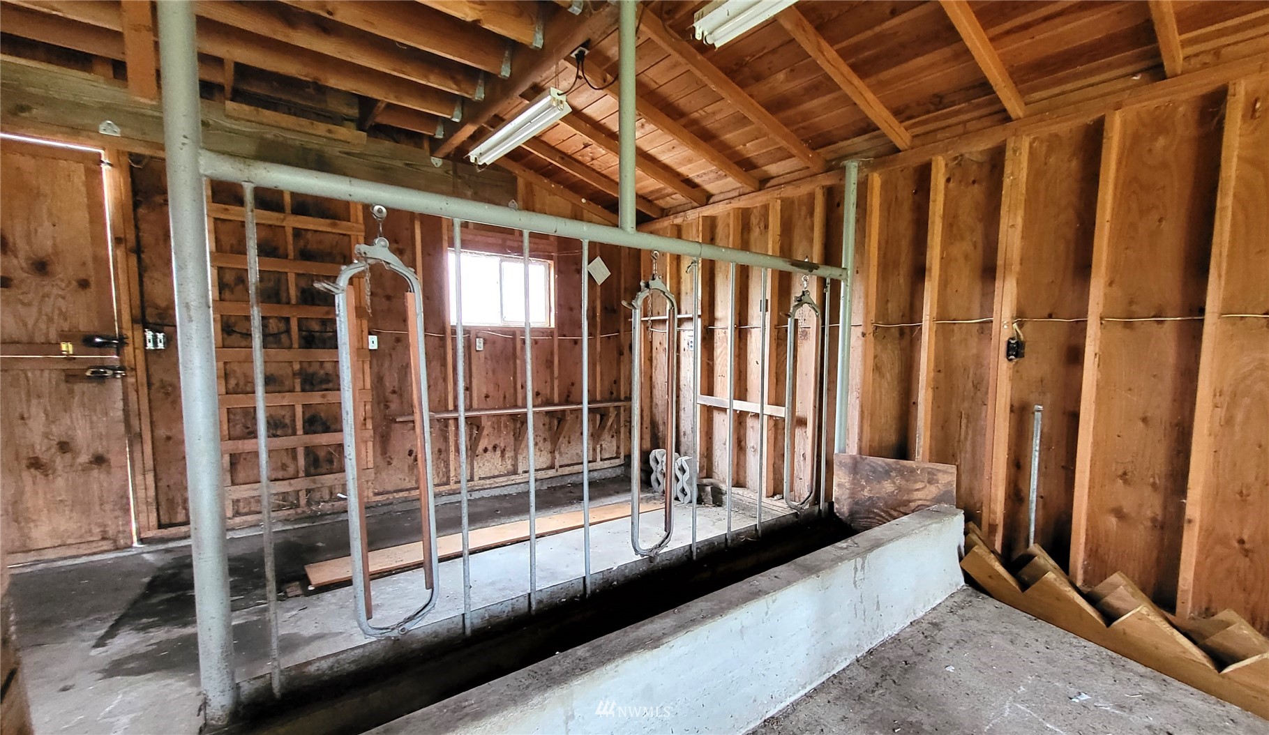 1040 Spath Road Sequim, WA 98382 - Photo 33 of 34 a view of a balcony with a large window