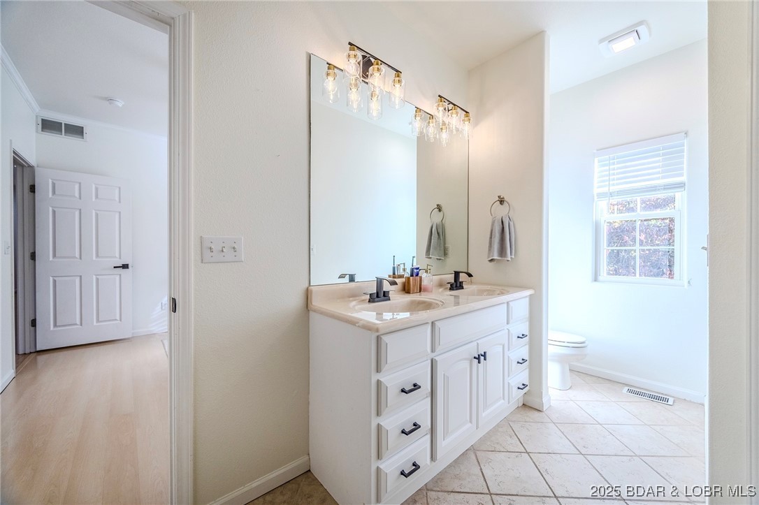 1095 Cherokee Road Lake Ozark, MO 65049 - Photo 16 of 23 Double vanity