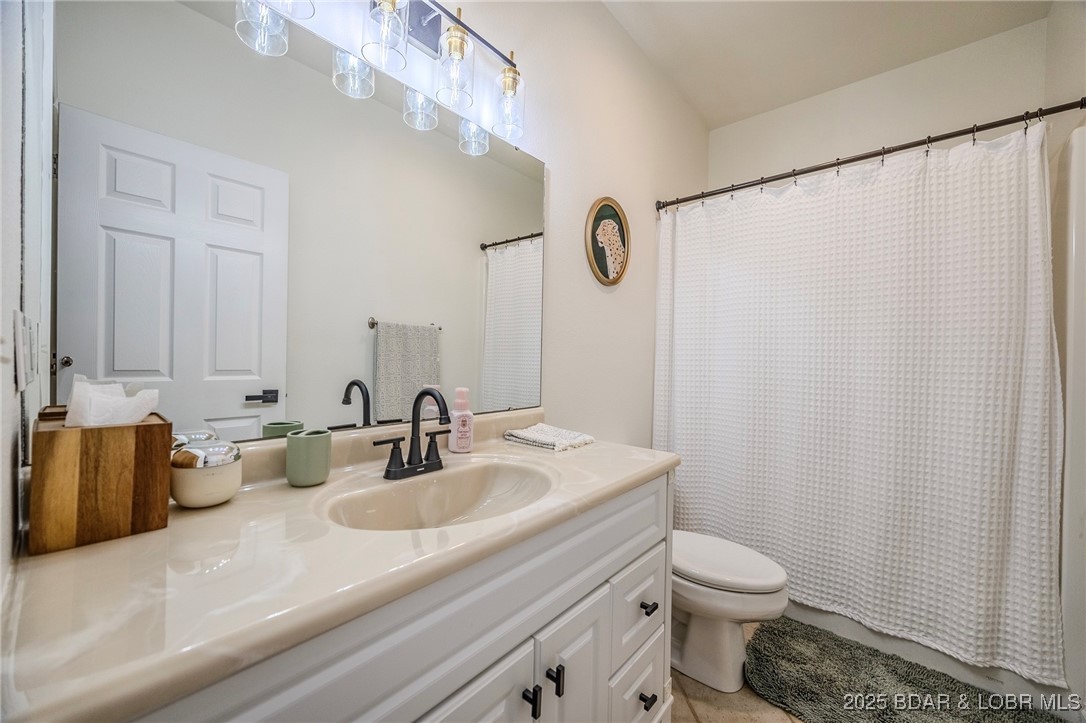 1095 Cherokee Road Lake Ozark, MO 65049 - Photo 18 of 23