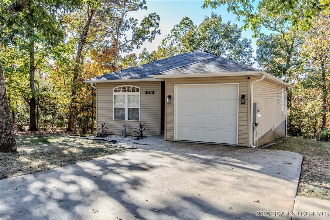 1095 Cherokee Road Lake Ozark, MO 65049 - Photo 4 of 23