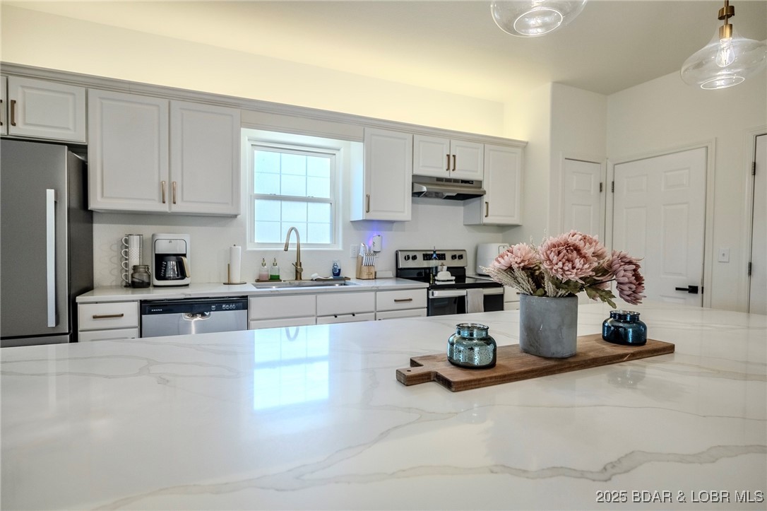 1095 Cherokee Road Lake Ozark, MO 65049 - Photo 6 of 23