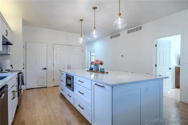 $274,900 | 1095 Cherokee Road, Lake Ozark, MO 65049