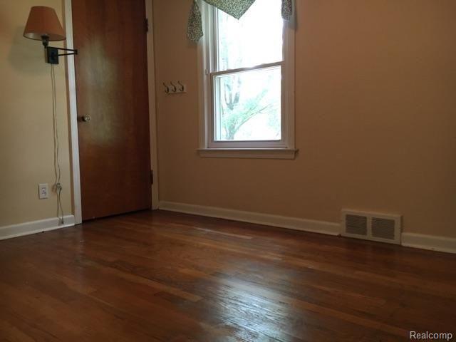 1754 Bournemouth Road Grosse Pointe Woods, MI 48236 - Photo 16 of 25