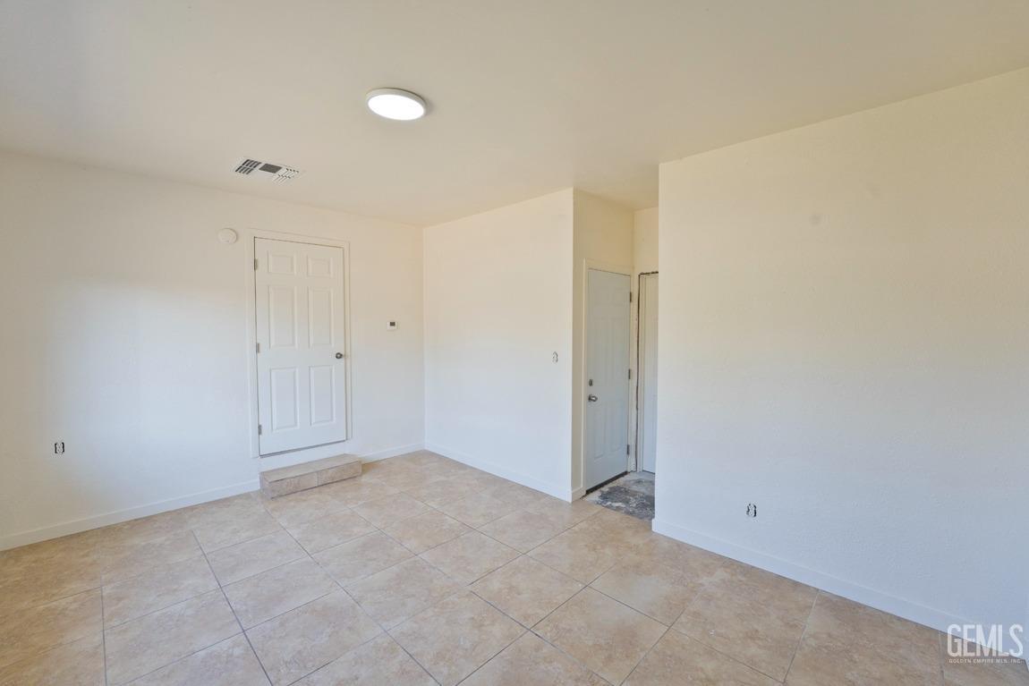 Undisclosed Address Bakersfield, CA 93308 - Photo 8 of 23 a view of an empty room