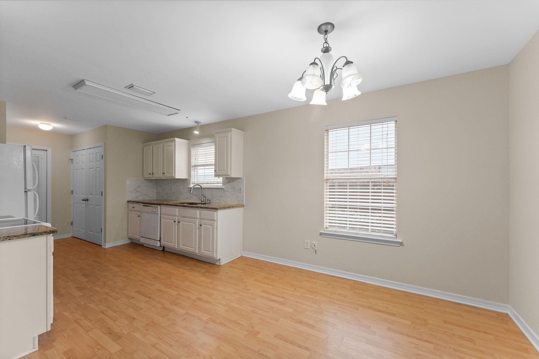 4009 Kendallbrook Loop Foley, AL 36535 - Photo 9 of 28 Kitchen