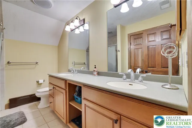 $1,265,000 | Undisclosed Address, Lakeville, PA 18438