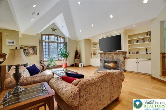 $1,265,000 | Undisclosed Address, Lakeville, PA 18438