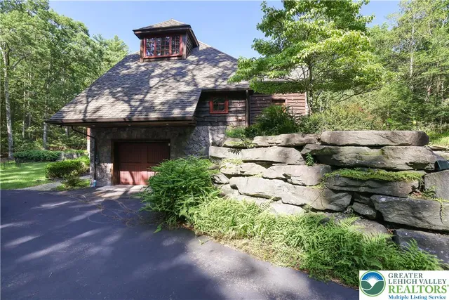 $1,265,000 | Undisclosed Address, Lakeville, PA 18438