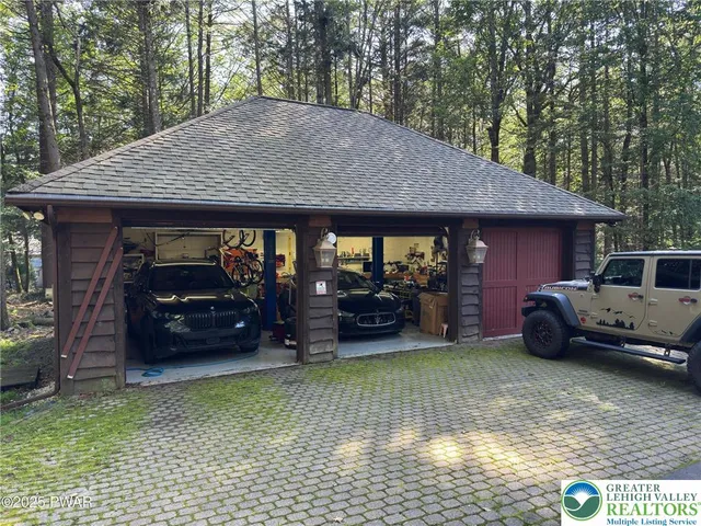 $1,265,000 | Undisclosed Address, Lakeville, PA 18438