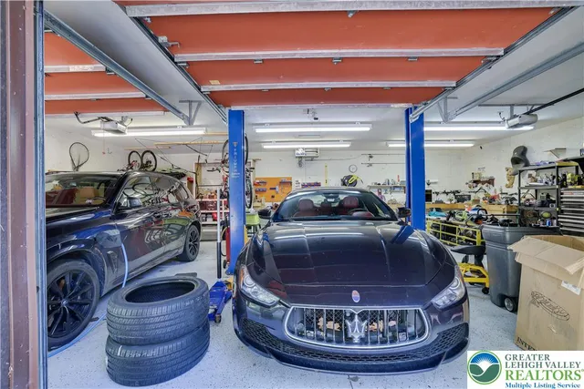 $1,265,000 | Undisclosed Address, Lakeville, PA 18438