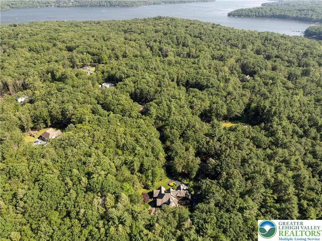 $1,265,000 | Undisclosed Address, Lakeville, PA 18438