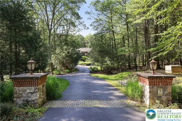 $1,265,000 | Undisclosed Address, Lakeville, PA 18438