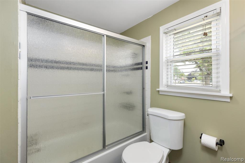 4465 South Center Road Burton, MI 48519 - Photo 17 of 24 Gallery Image 17