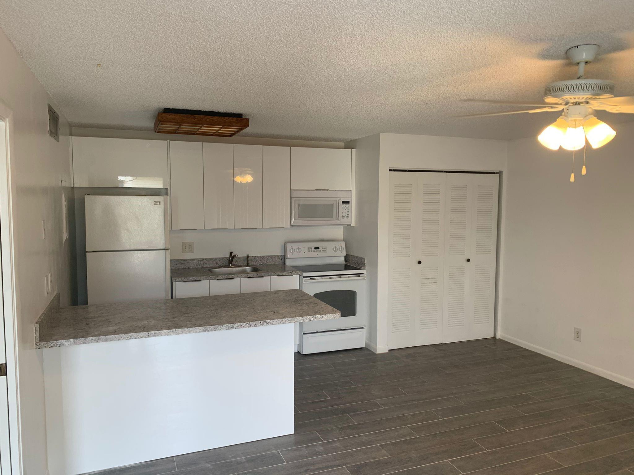 645 Executive Center Drive, Unit R202 West Palm Beach, FL 33401 - Photo 2 of 9 Photo 2