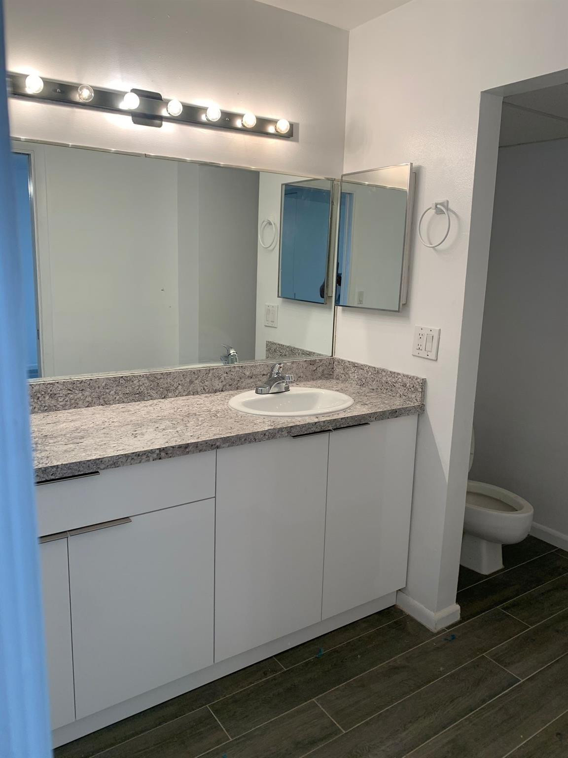 645 Executive Center Drive, Unit R202 West Palm Beach, FL 33401 - Photo 5 of 9 Photo 5