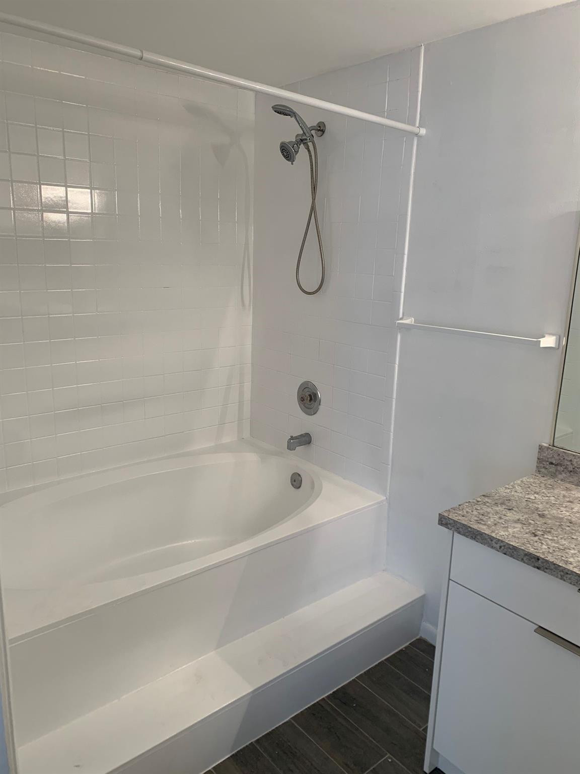 645 Executive Center Drive, Unit R202 West Palm Beach, FL 33401 - Photo 6 of 9 Photo 6