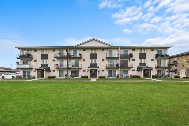 $154,900 | 7102 West 107th Street, Unit 3F, Worth, IL 60482