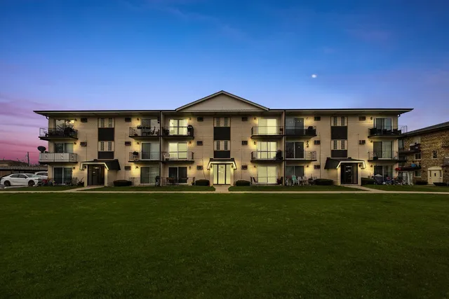 $154,900 | 7102 West 107th Street, Unit 3F, Worth, IL 60482
