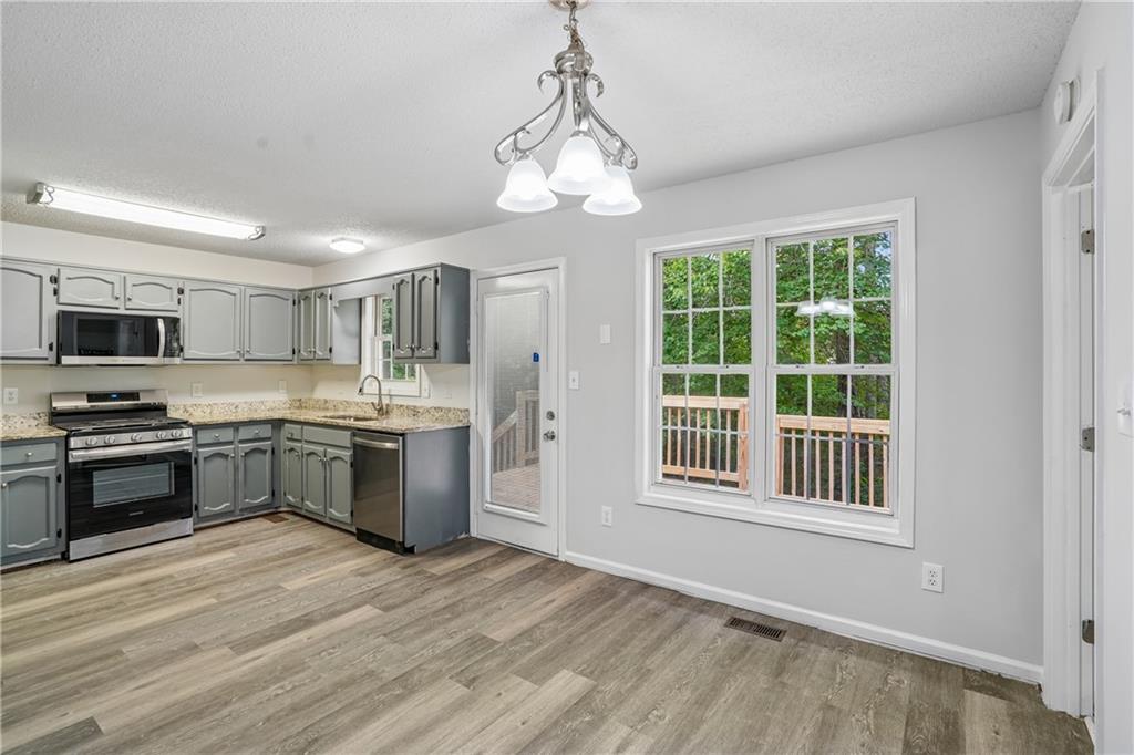 301 Madeline Way Temple, GA 30179 - Photo 7 of 29