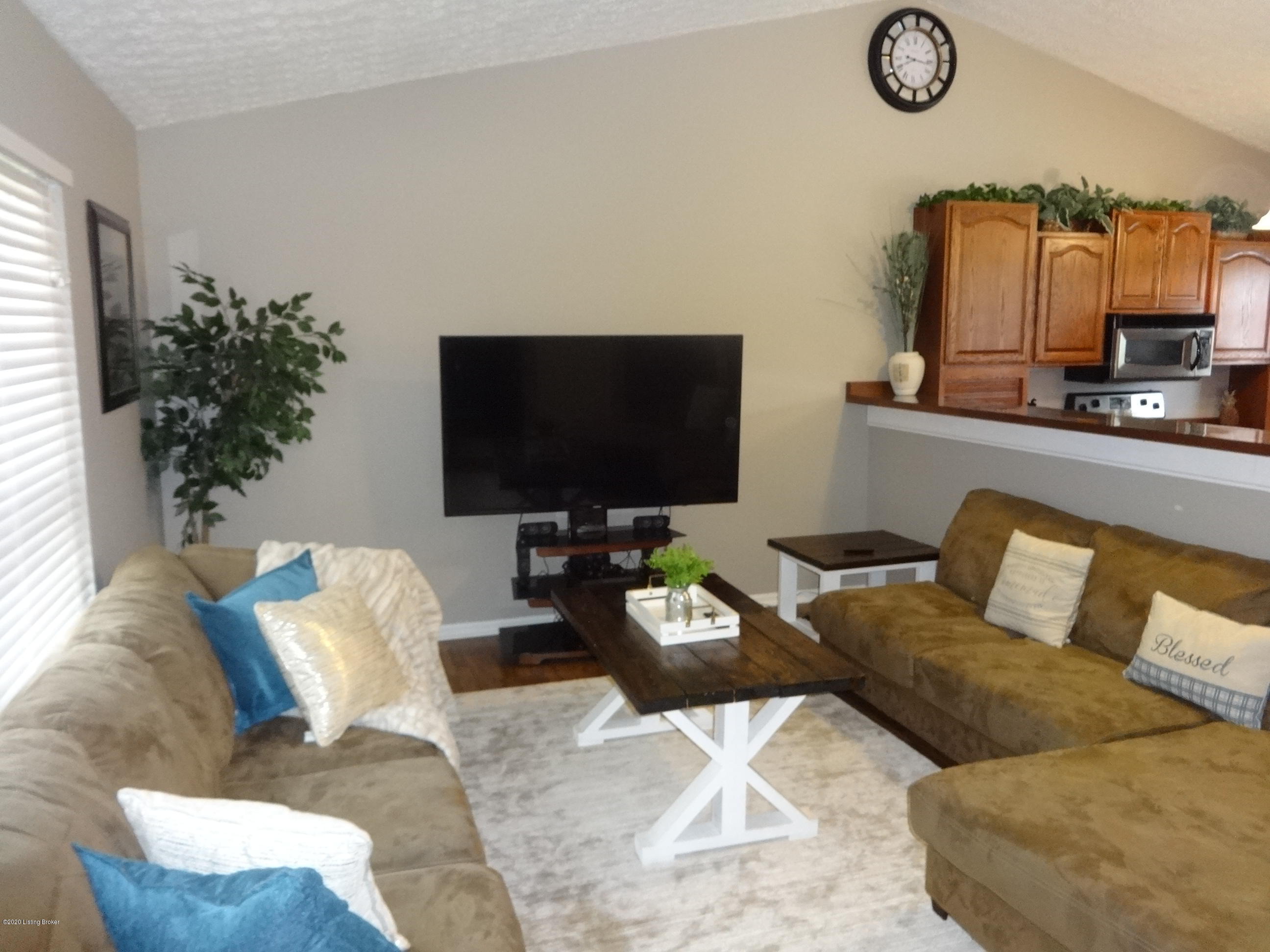 7904 Rochelle Road Louisville, KY 40228 - Photo 8 of 86 DSC01009