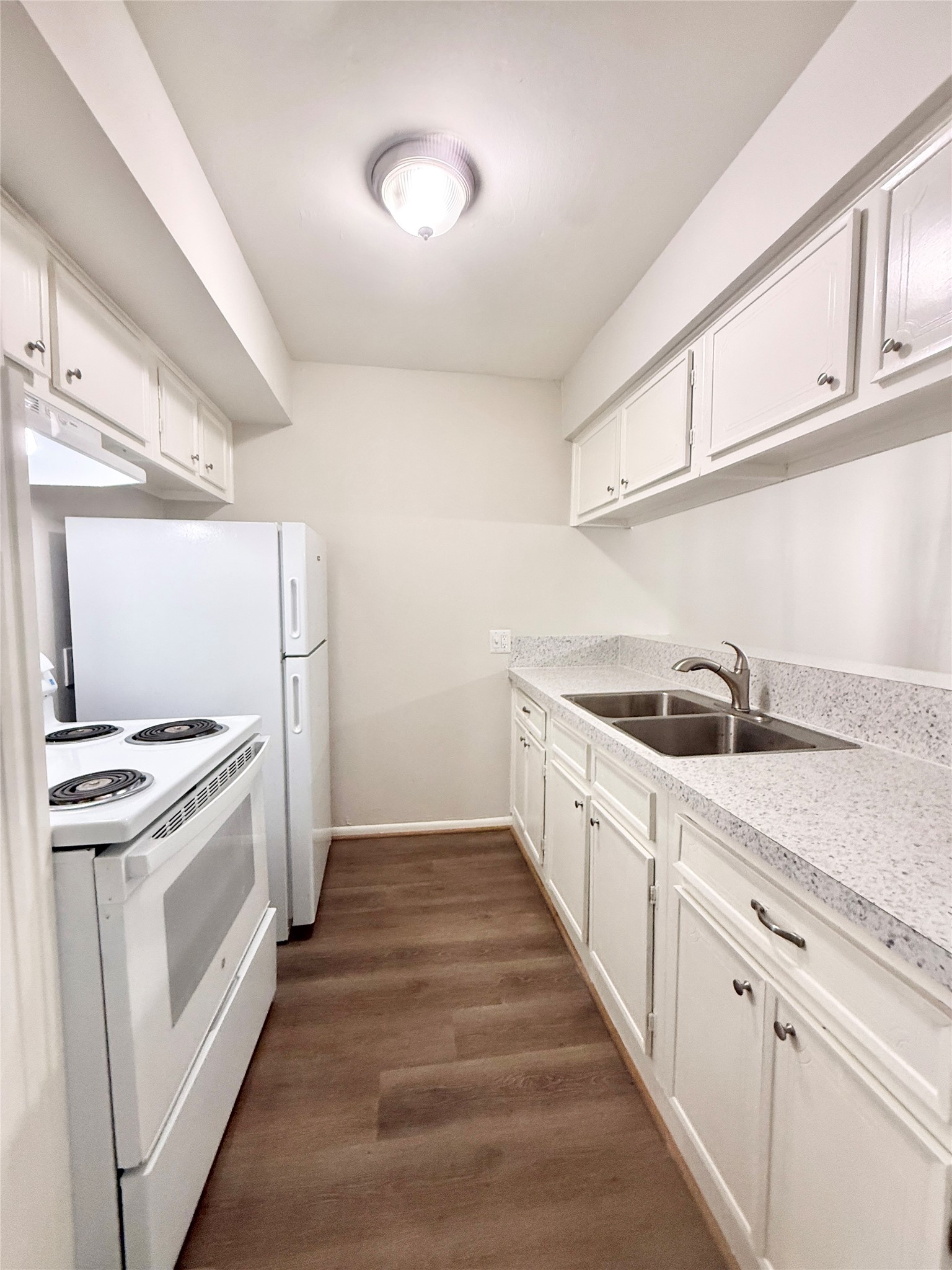 321 East Cedar Street, Unit 9 Angleton, TX 77515 - Photo 8 of 19 Gallery Image 8