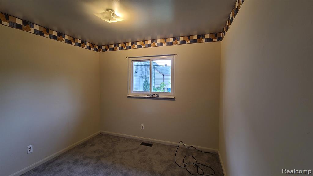 8261 Toepfer Road Warren, MI 48089 - Photo 10 of 17