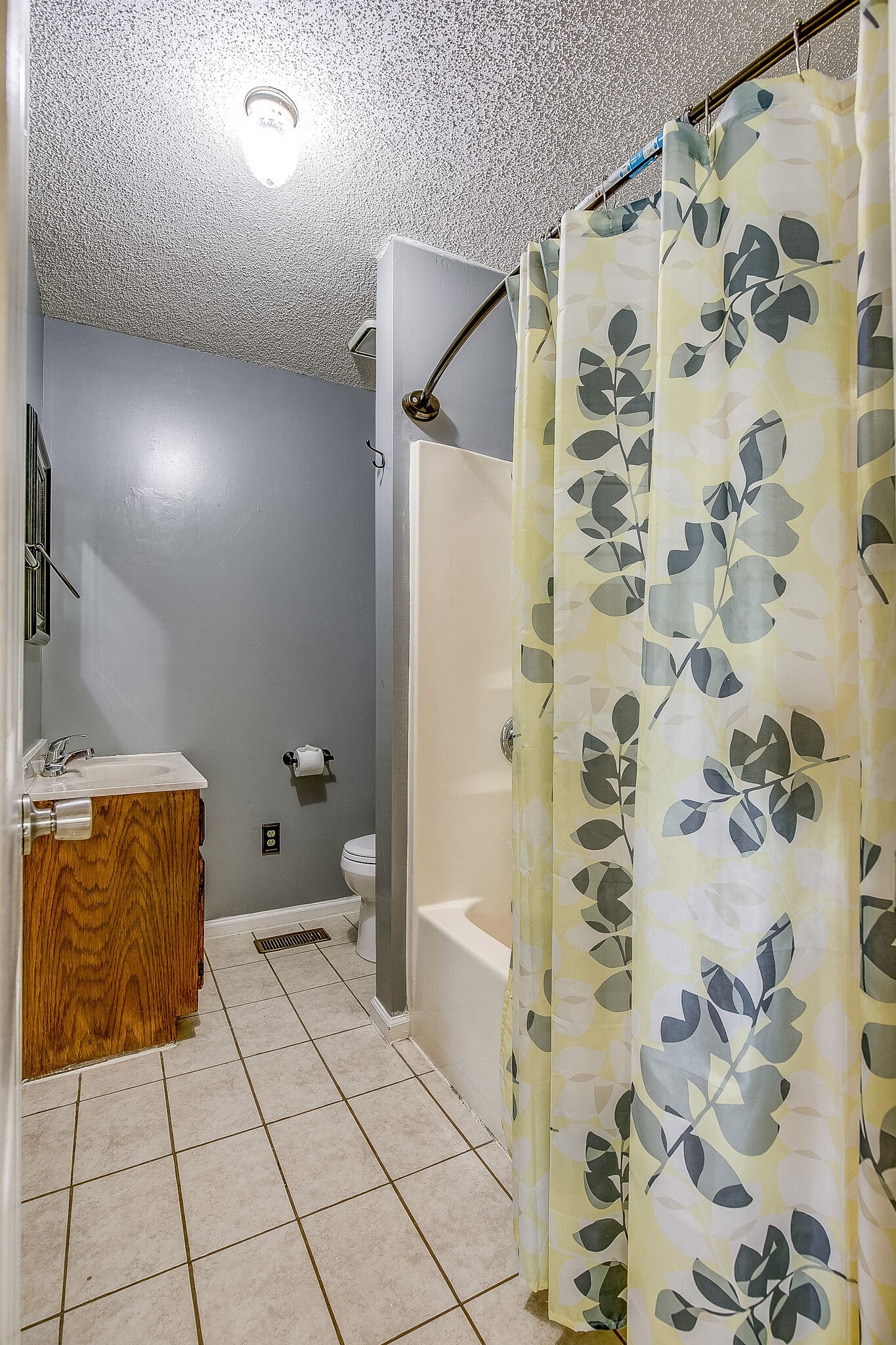 5 South Patrick Road Fayetteville, TN 37334 - Photo 22 of 25 a bathroom with a shower
