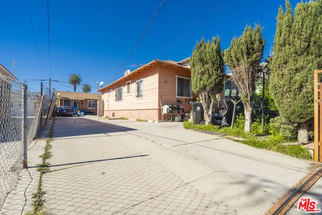 $1,290,000 | 1139 South Kingsley Drive, Los Angeles, CA 90006