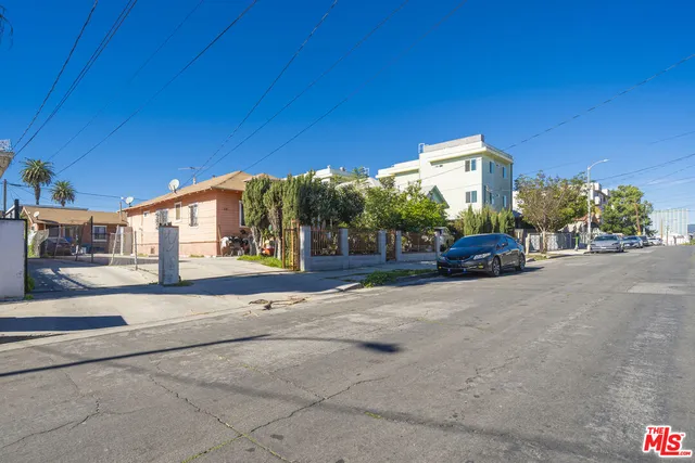 $1,290,000 | 1139 South Kingsley Drive, Los Angeles, CA 90006