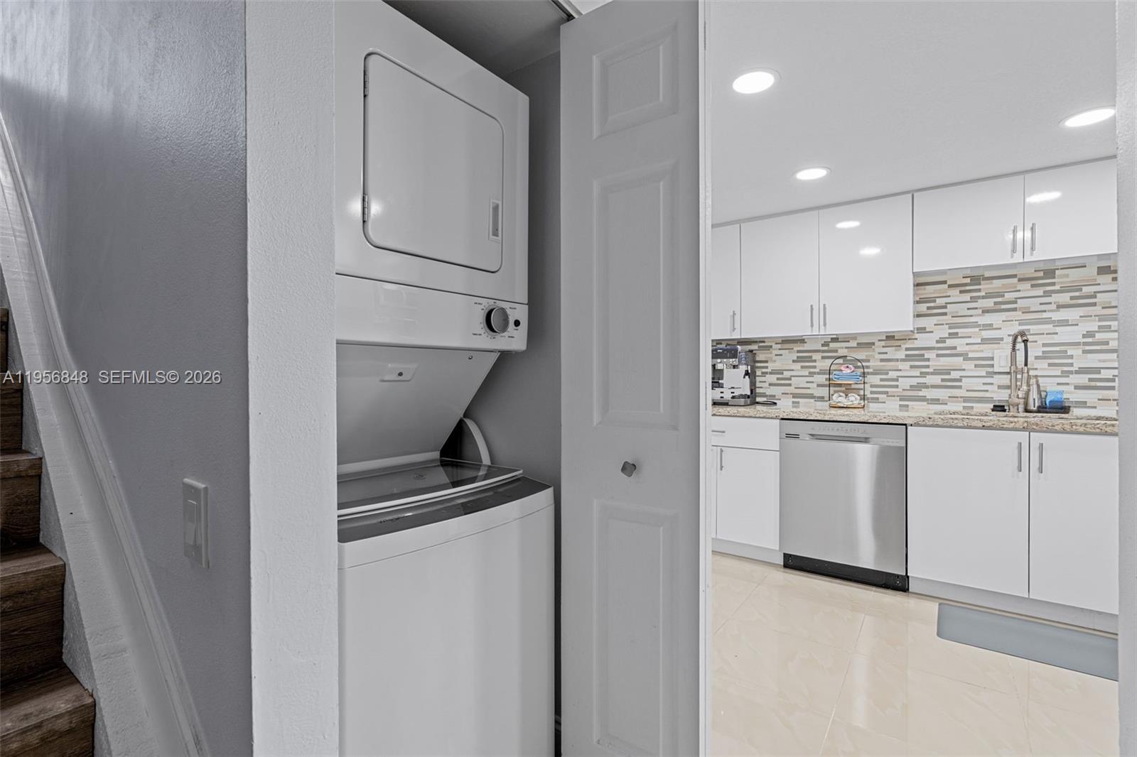 6554 Southwest 114th Place, Unit E74 Miami, FL 33173 - Photo 20 of 51 Washer and dryer!