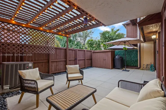 $379,900 | 6554 Southwest 114th Place, Unit E74, Miami, FL 33173