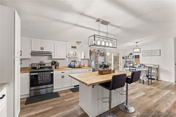 $279,900 | 465 South Whiskey Run Ranch Road, Milltown, IN 47145