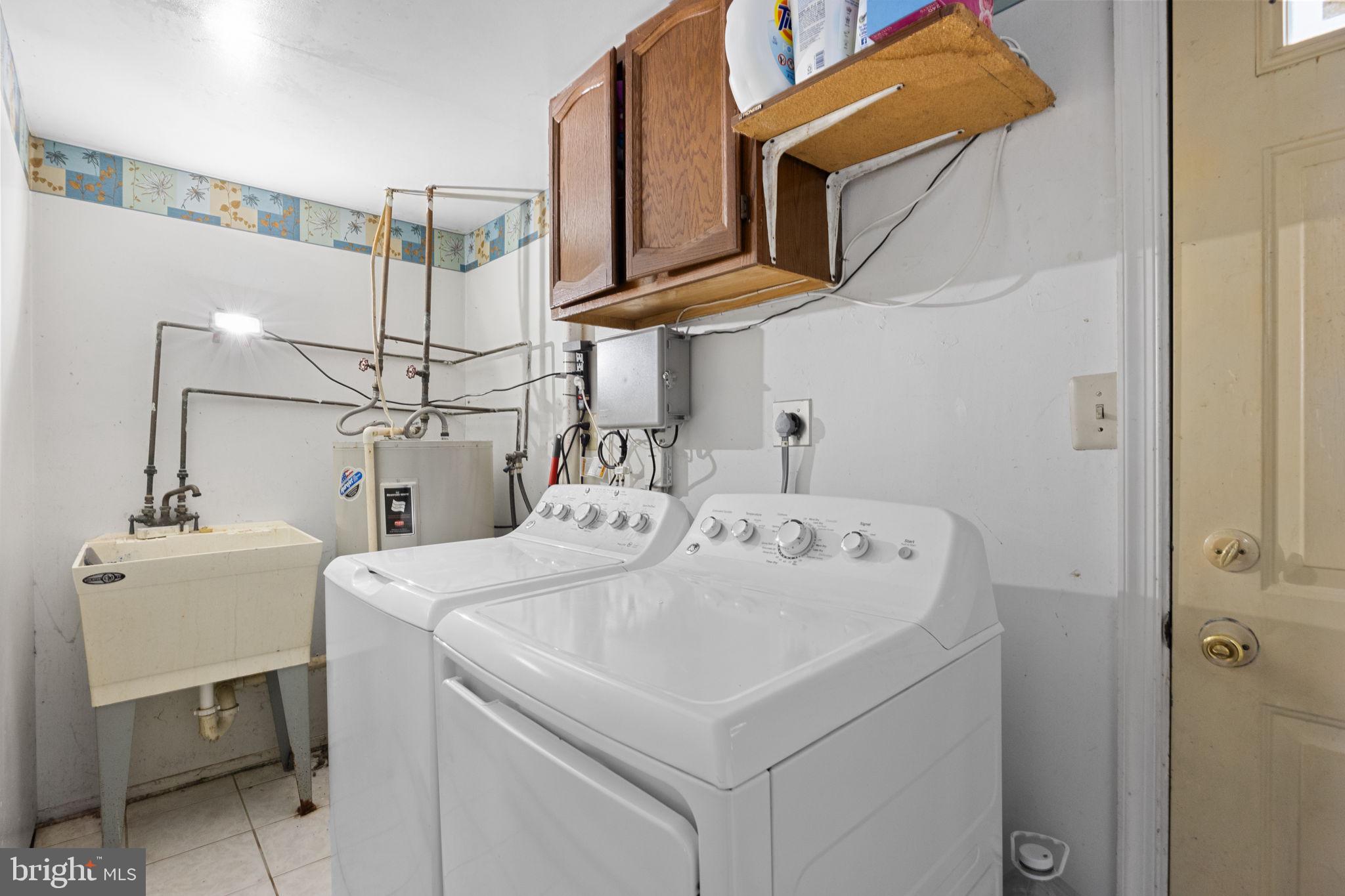 19 Violet Road Levittown, PA 19057 - Photo 22 of 26 a utility room with dryer and washer