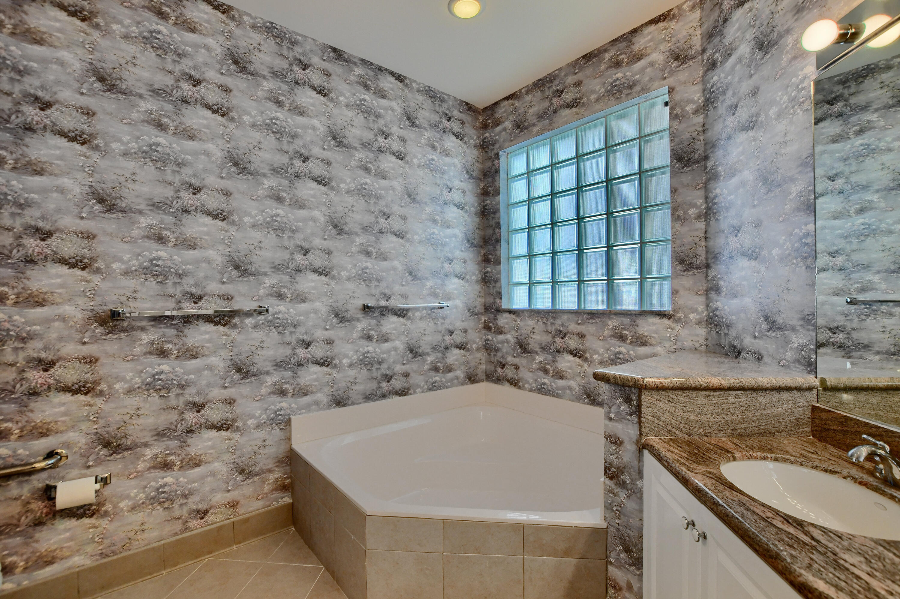 6454 Brava Way Boca Raton, FL 33433 - Photo 12 of 43 27_ebf_5975-hdr(5)